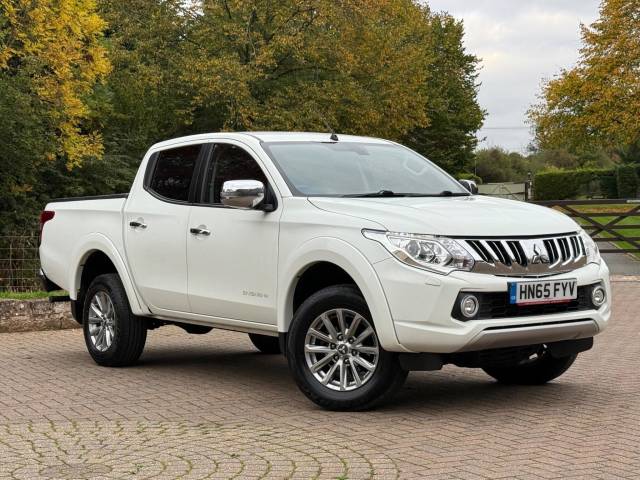 Mitsubishi L200 2.4 Double Cab DI-D 178 Warrior 4WD Pick Up Diesel WHITE