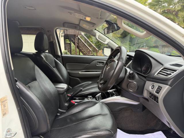 2015 Mitsubishi L200 2.4 Double Cab DI-D 178 Warrior 4WD